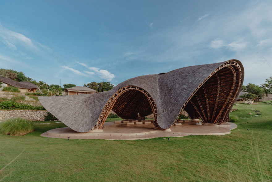 巴厘岛悬崖上的竹屋(Intaaya健康静修之所)丨Pablo Luna Studio-11