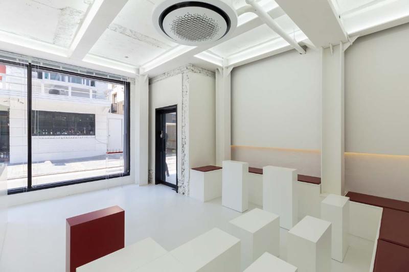 简约 12 坪咖啡厅，红白设计展现个性空间-4