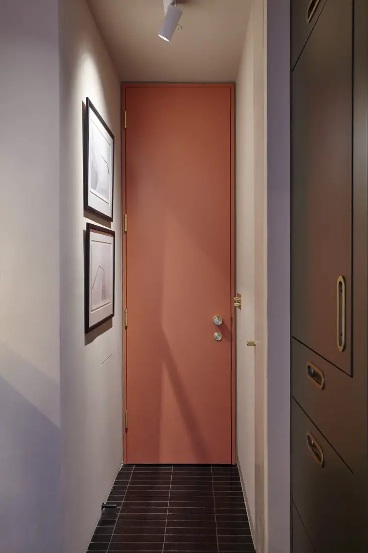 伦敦 Barbican 公寓巧妙改造,色彩与空间的完美结合-15