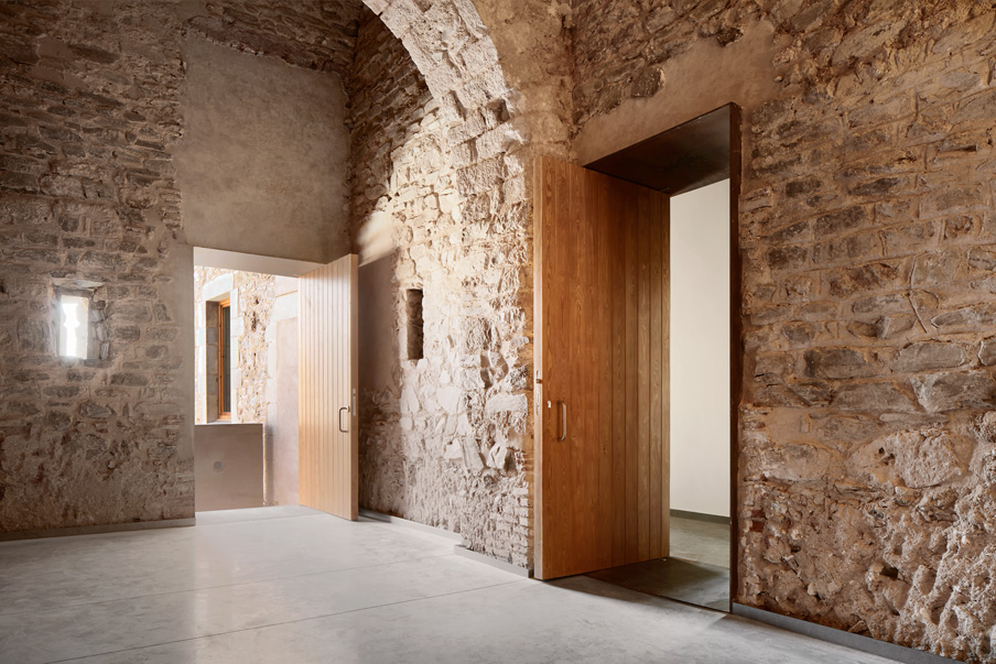 古老农舍改建而成的音乐学院 / BAMMP Arquitectes-11