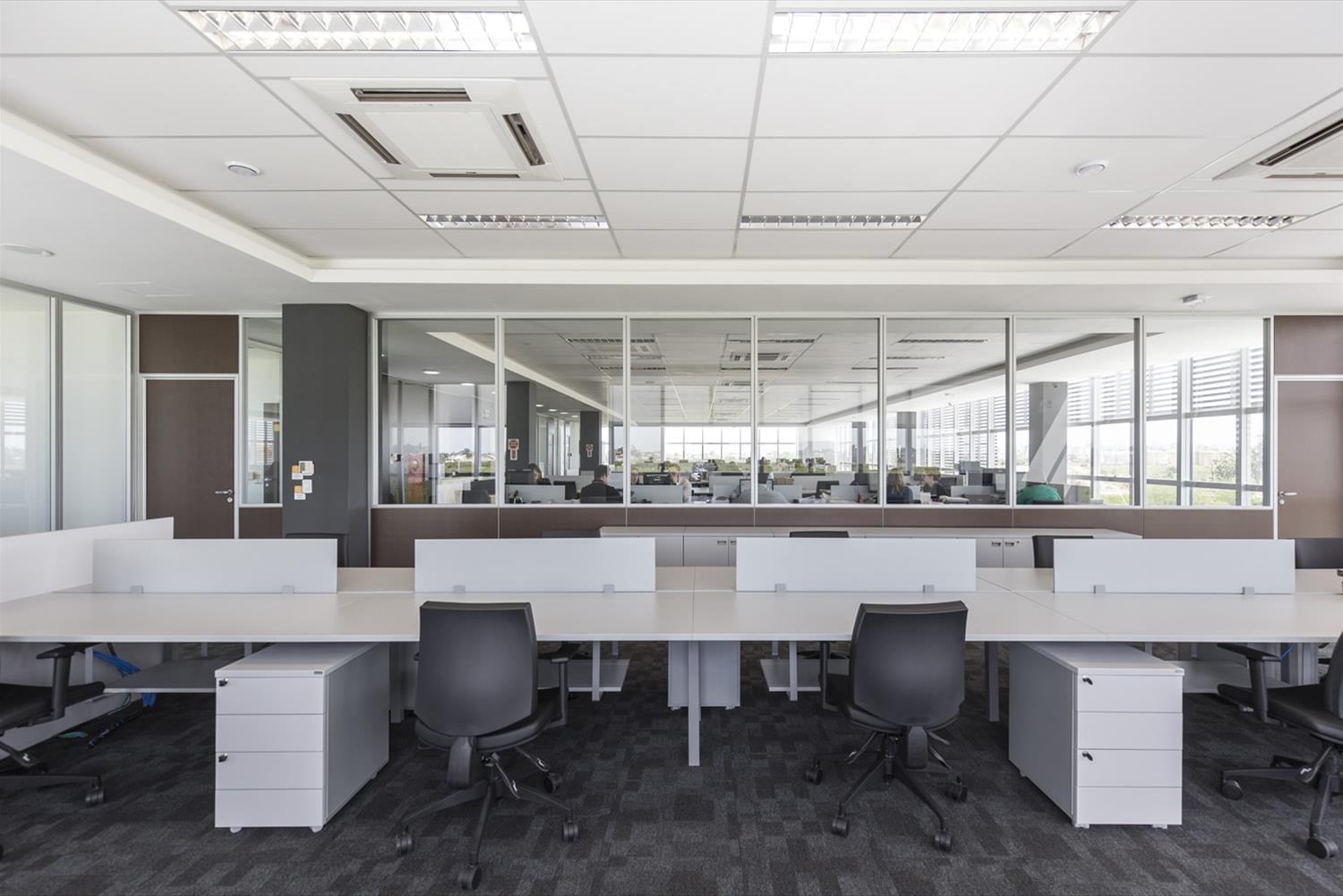 Safras & Cifras · 现代化农业咨询公司的环保建筑设计-17