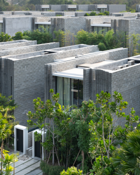 X2 Oceanphere Pattaya Villa Resort / Creative Crews