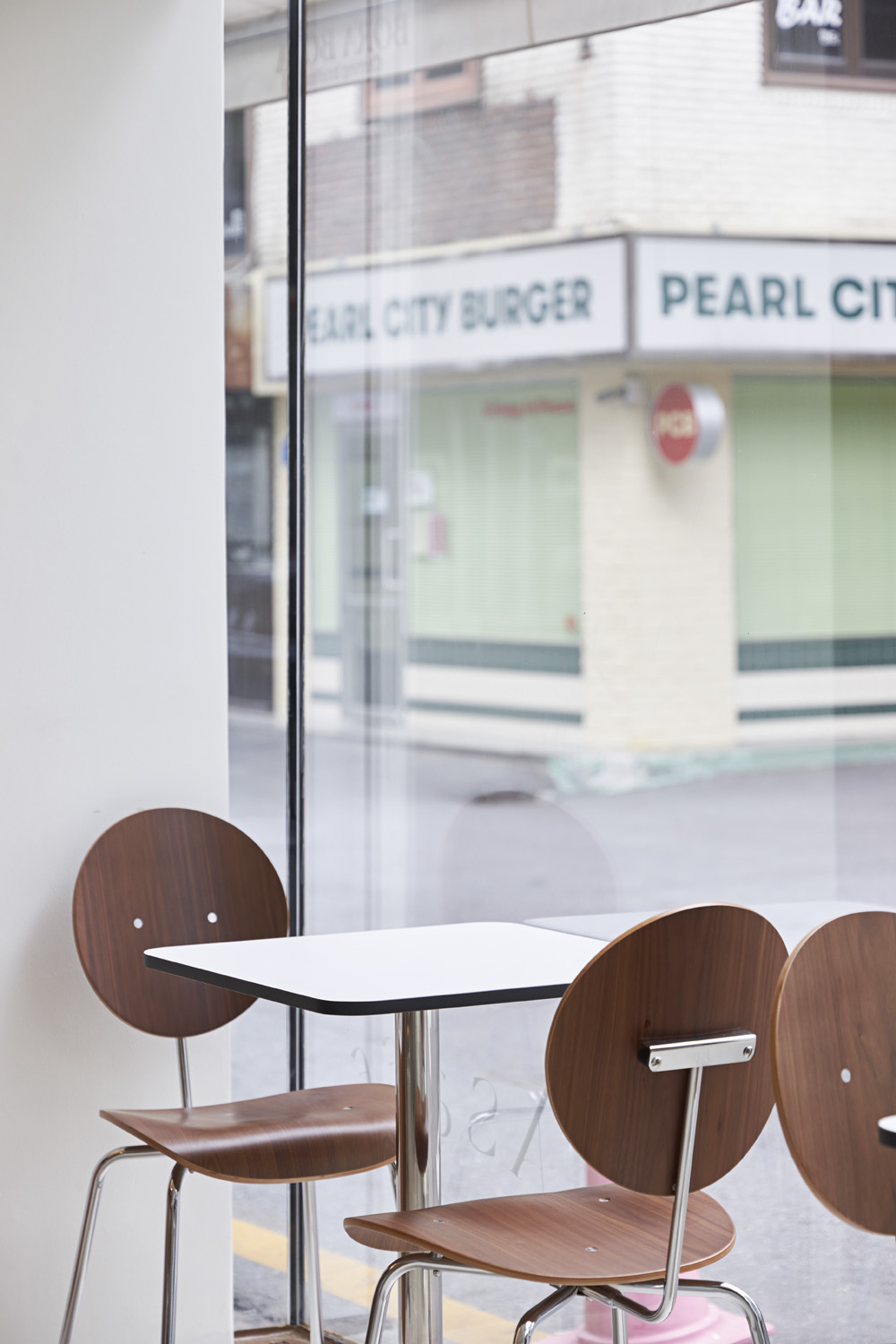 简约白与木的优雅融合 | 12 平米咖啡模型装修费用-14