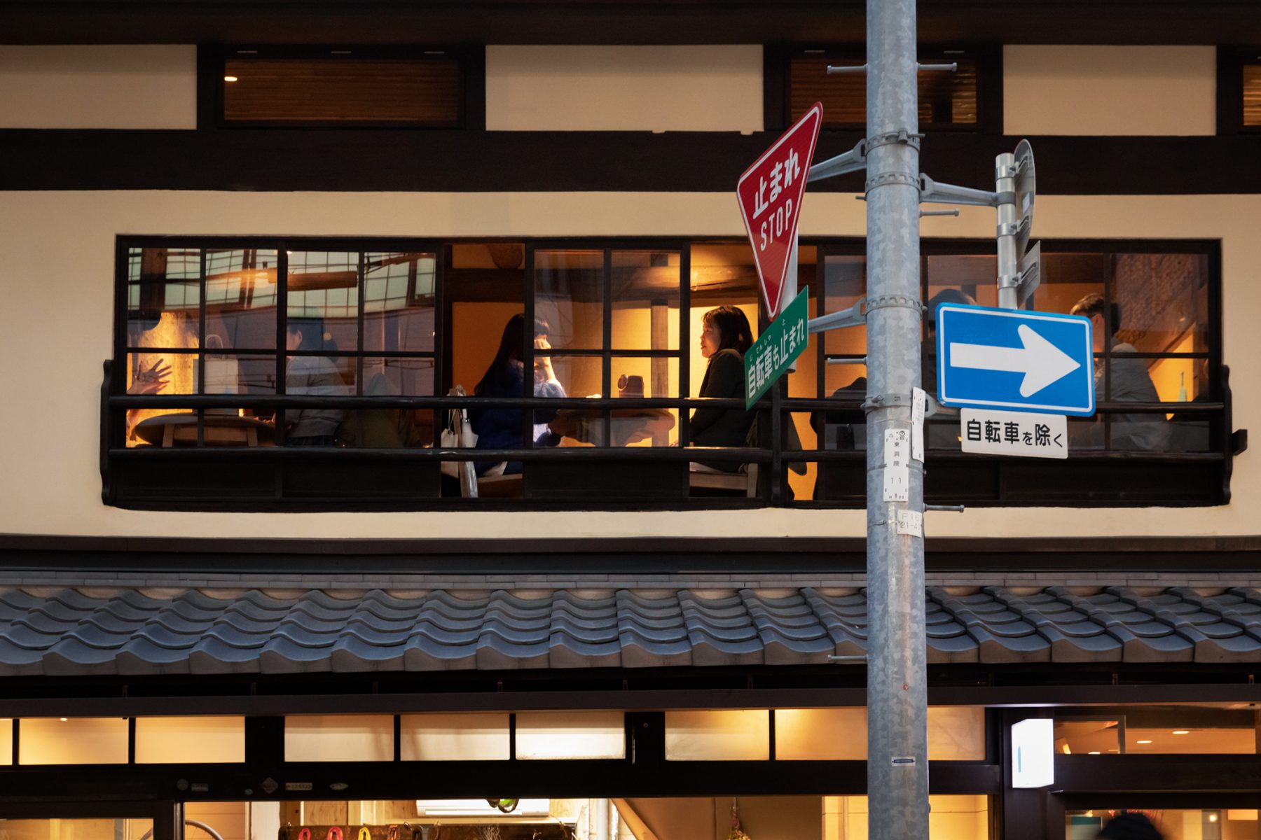 Blue Bottle Coffee Kyoto Rokkaku Cafe | Schemata Architects / Jo Nagasaka-6