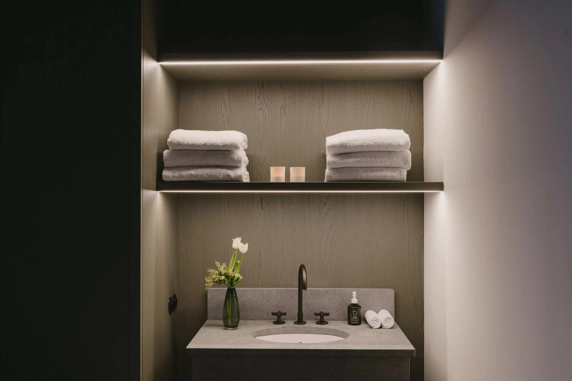 August 酒店 / Vincent Van Duysen-46