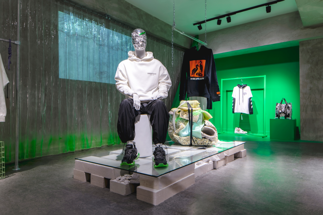 反乌托邦的时尚艺术零售商店，简单的材料打造未来主义空间-34