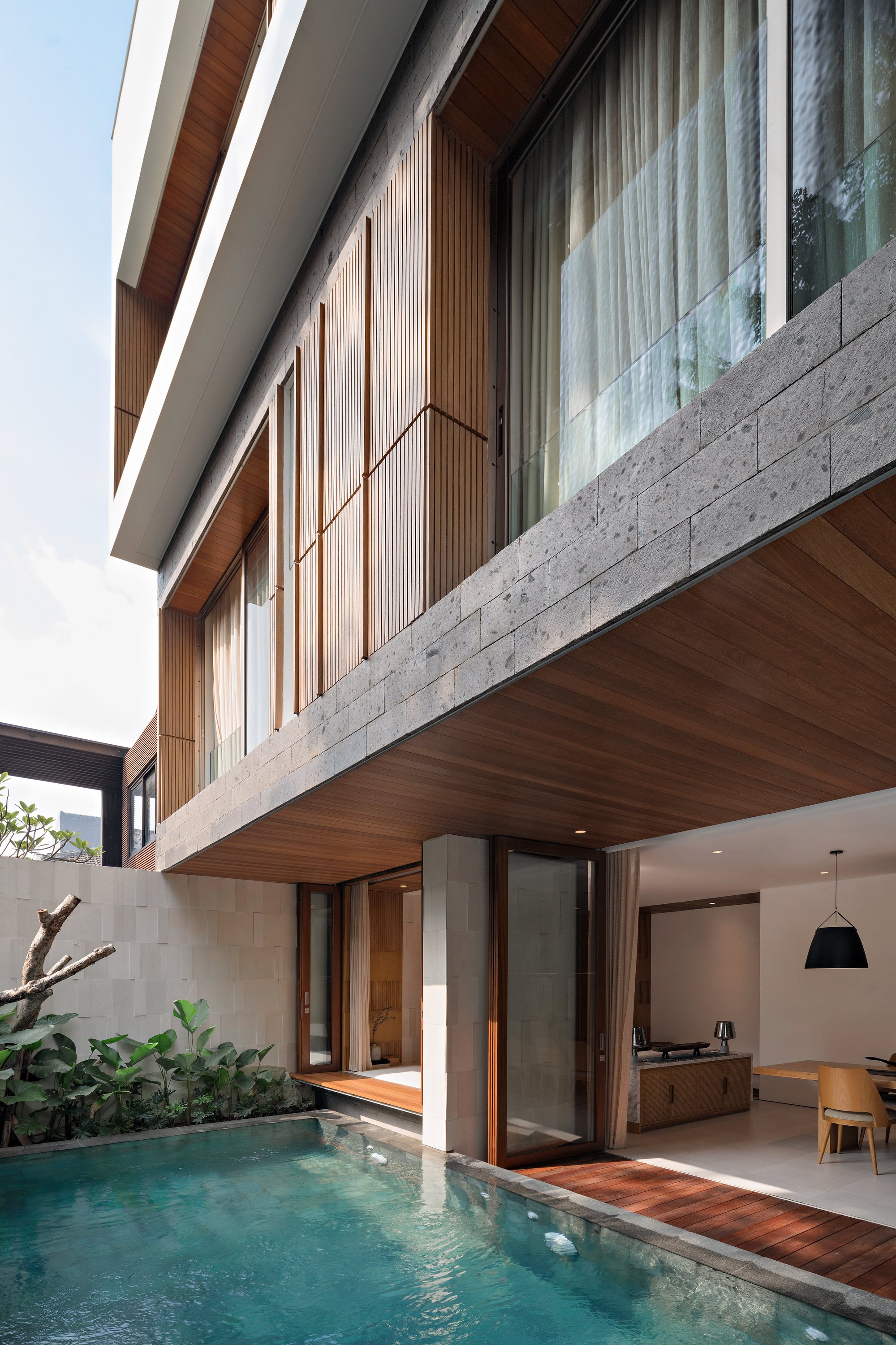 Svastaka House / Somia Design Studio-13