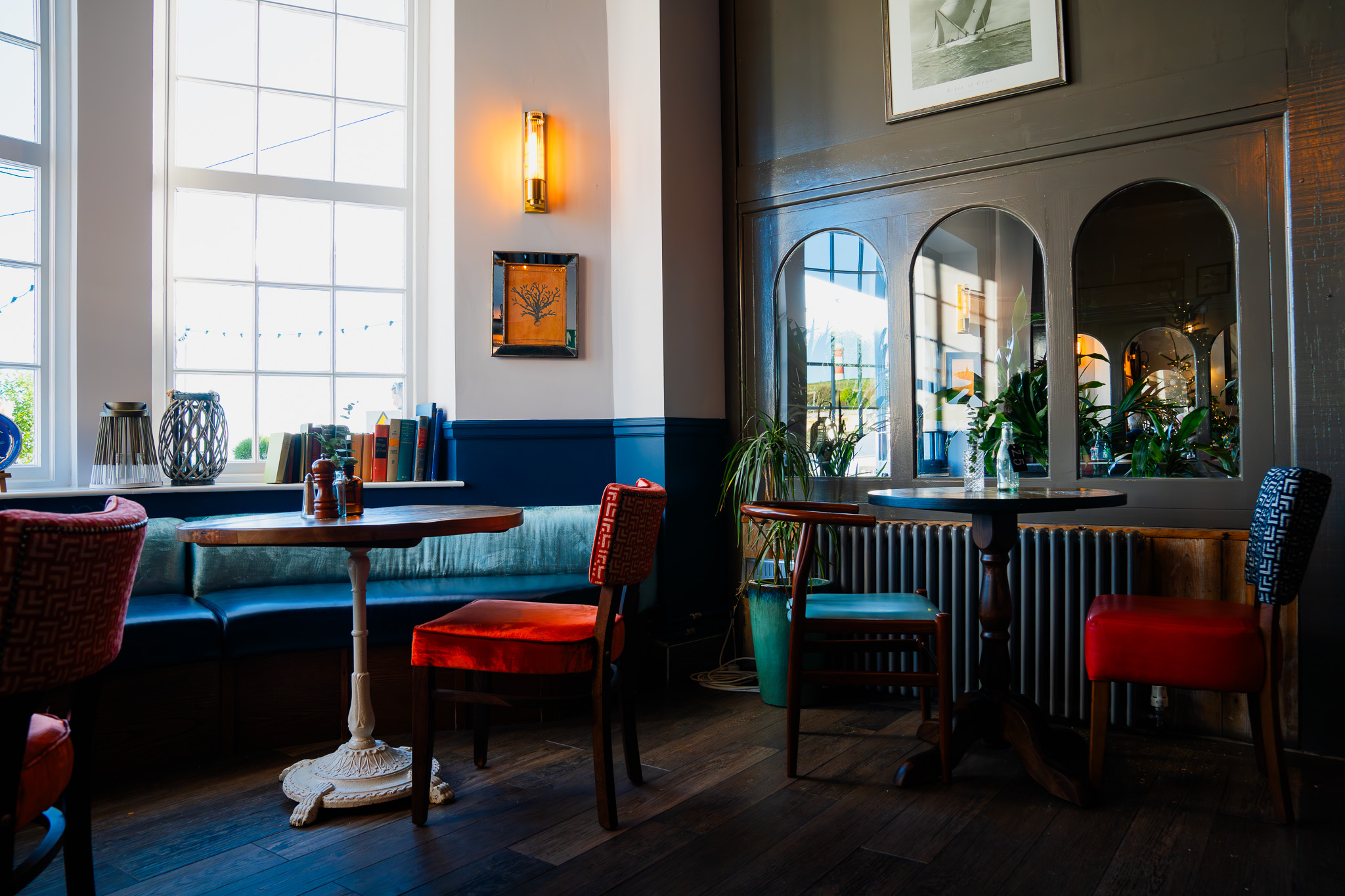 滨水区；海滨；河畔区域（注：具体含义需结合语境确定，这里滨水区是较为宽泛常用的译法） 丨United KingdomPlymouth-20