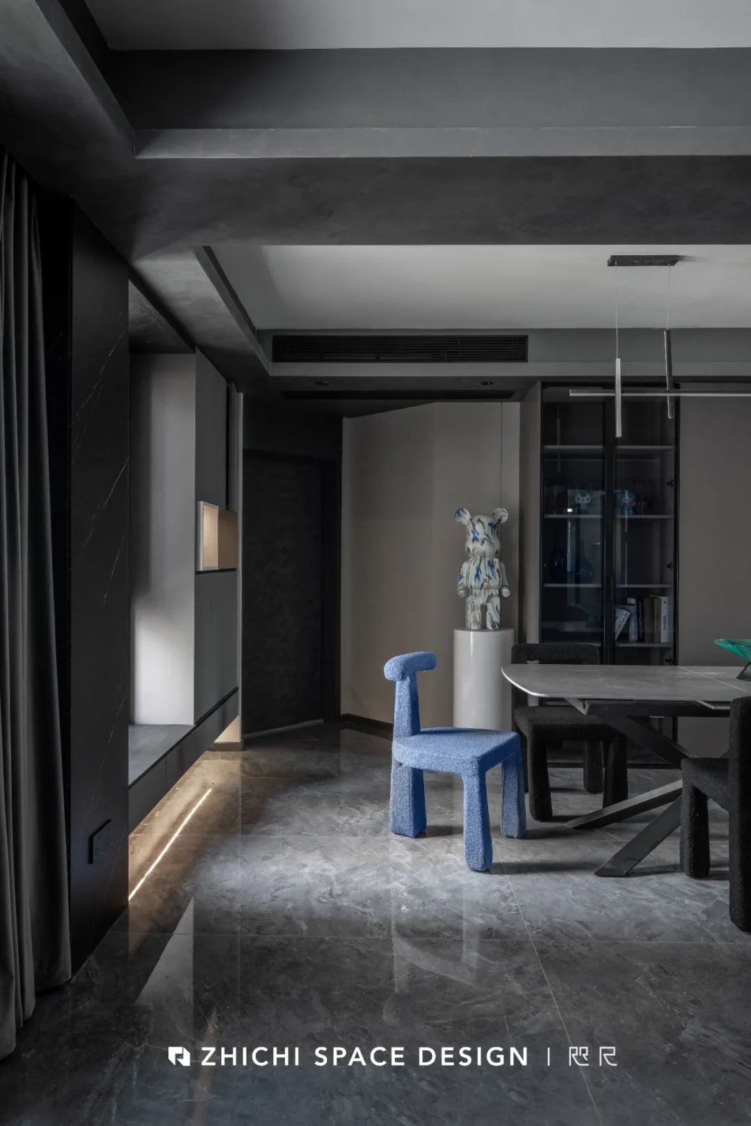 117m2 黑与蓝碰撞的高级想象丨武汉咫尺设计-35