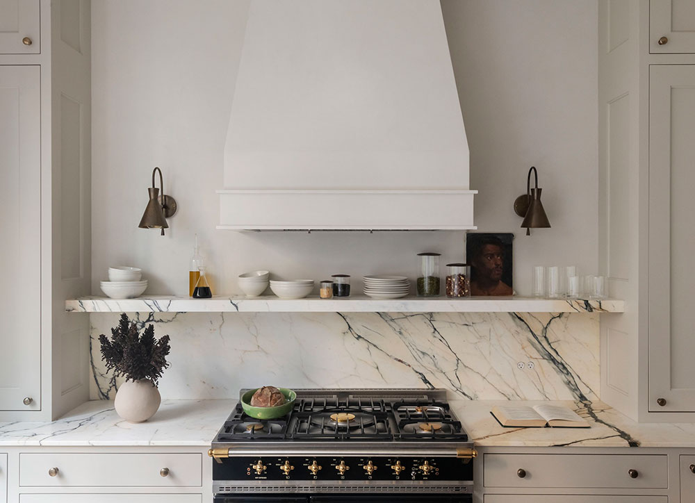 纽约西村历史悠久的褐石建筑的优雅改造-9