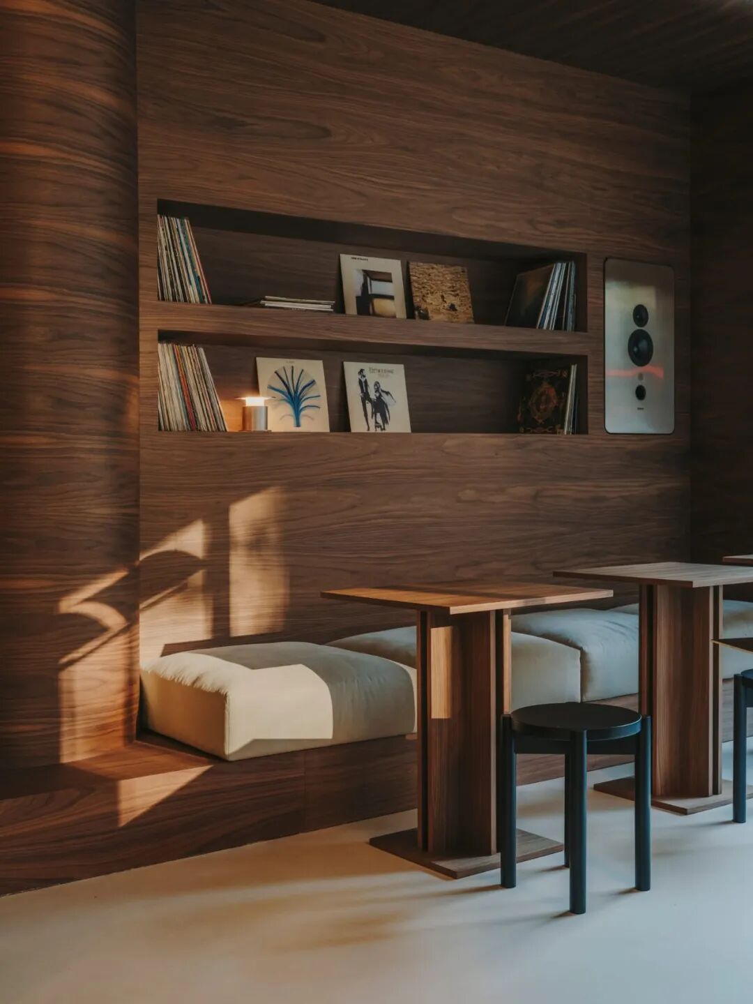 巴塞罗那的爵士乐咖啡馆 Jaç Hifi Café丨西班牙巴塞罗那丨Ligia 和 Arnau 夫妇-3