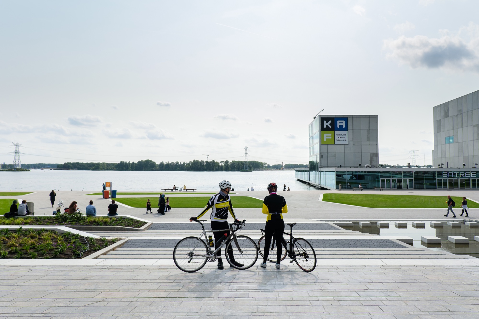 荷兰阿尔梅勒市中心的绿色广场（The Esplanade in Almere）-0