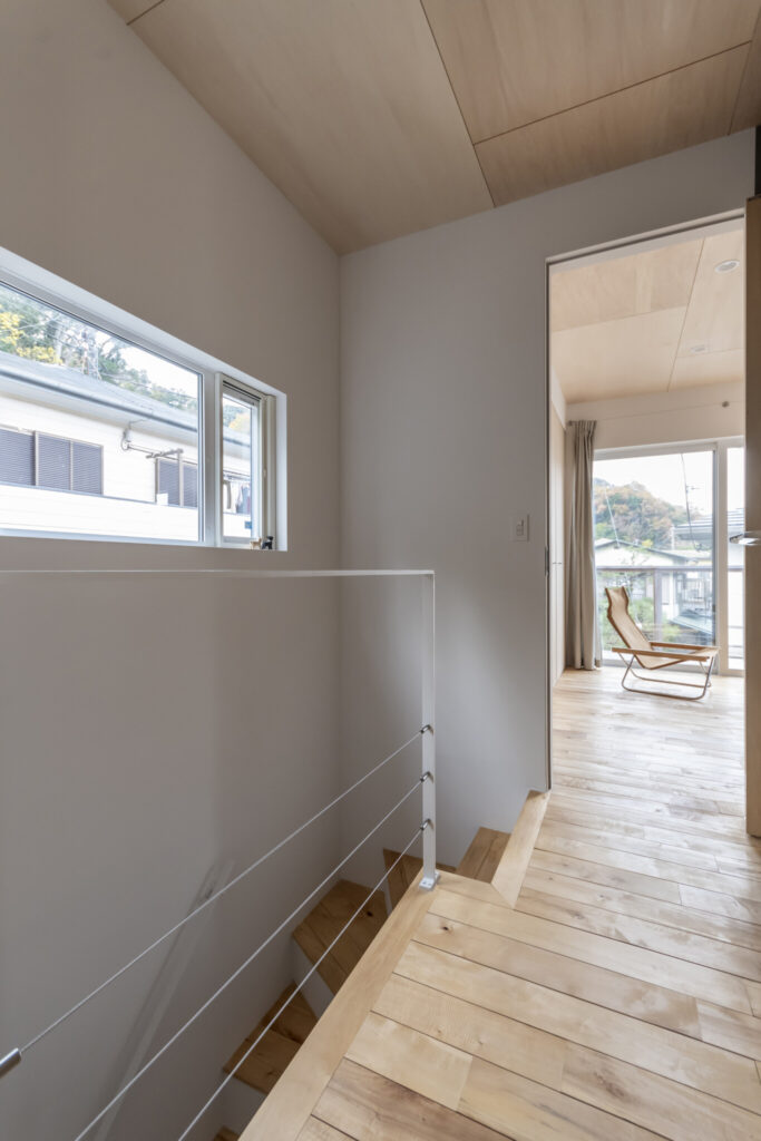 葉山に移り住み、人生が変わった――　ストーリーの詰まった“ふつうではない家” | Architecture | 100%LiFE-9