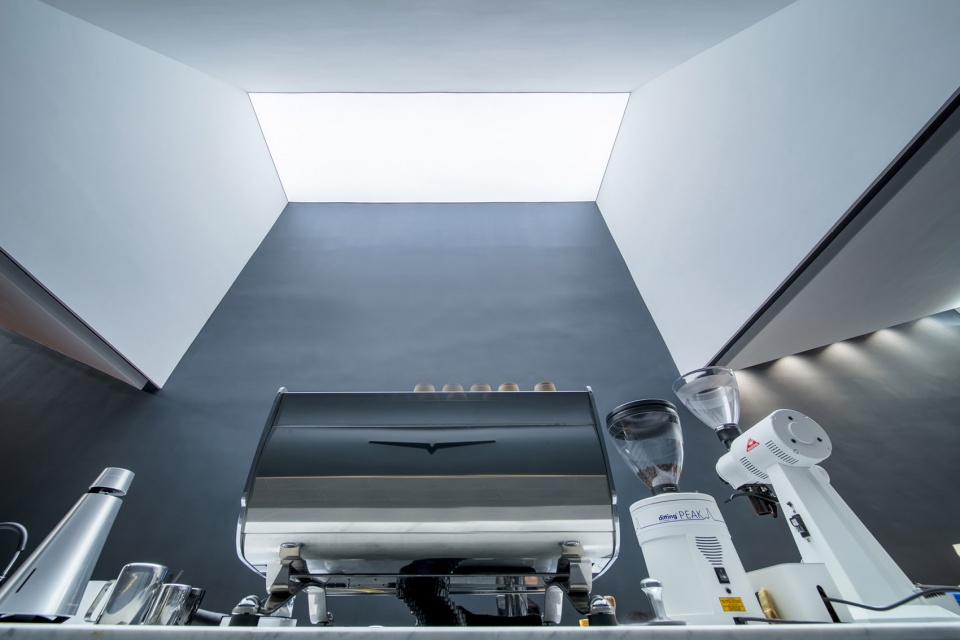 21gram 咖啡厦门禾祥西店 | 楼梯式座位与天井设计-21