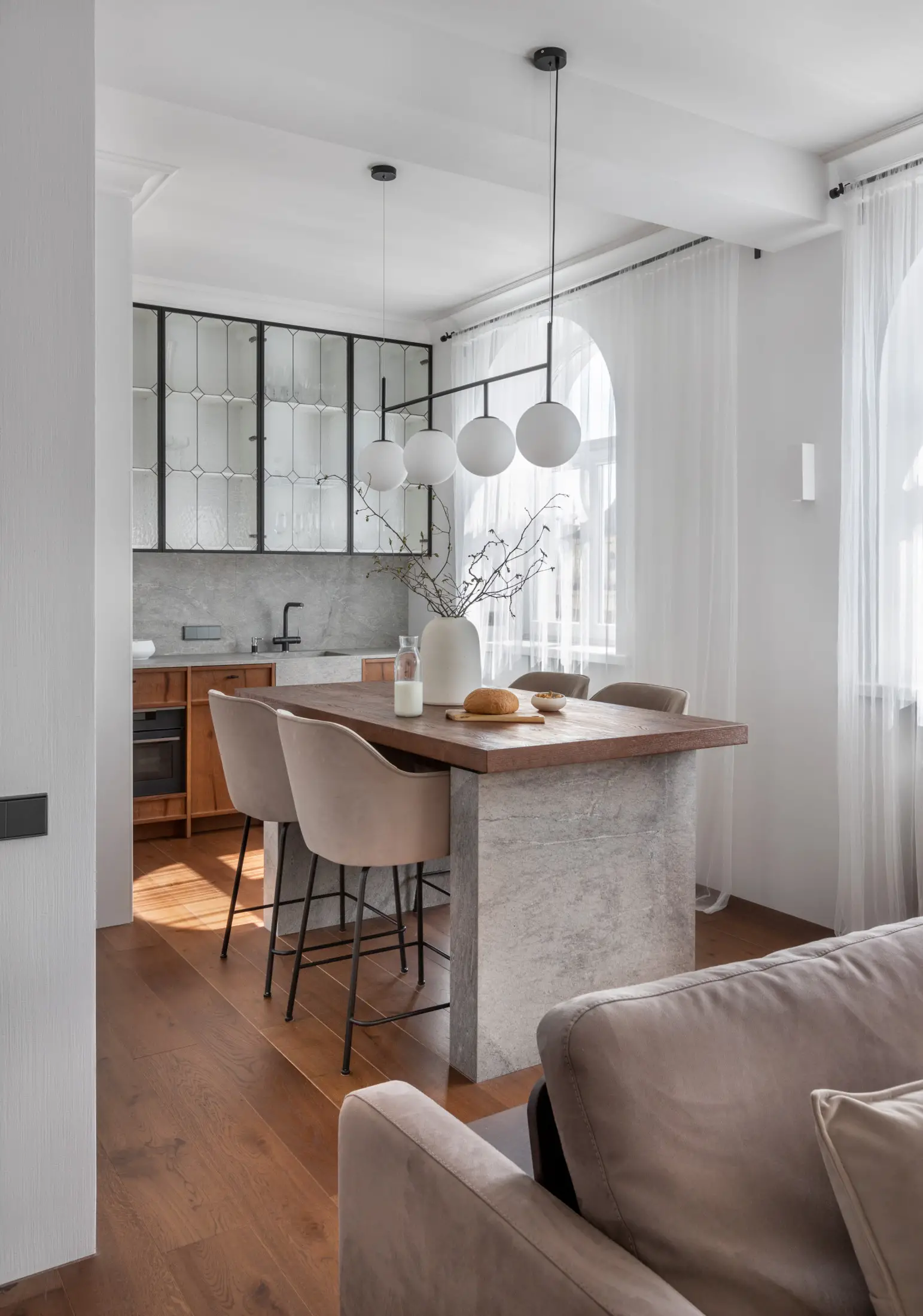 Minsk 市中心 65m2 极简公寓 | 历史与现代的完美结合-2