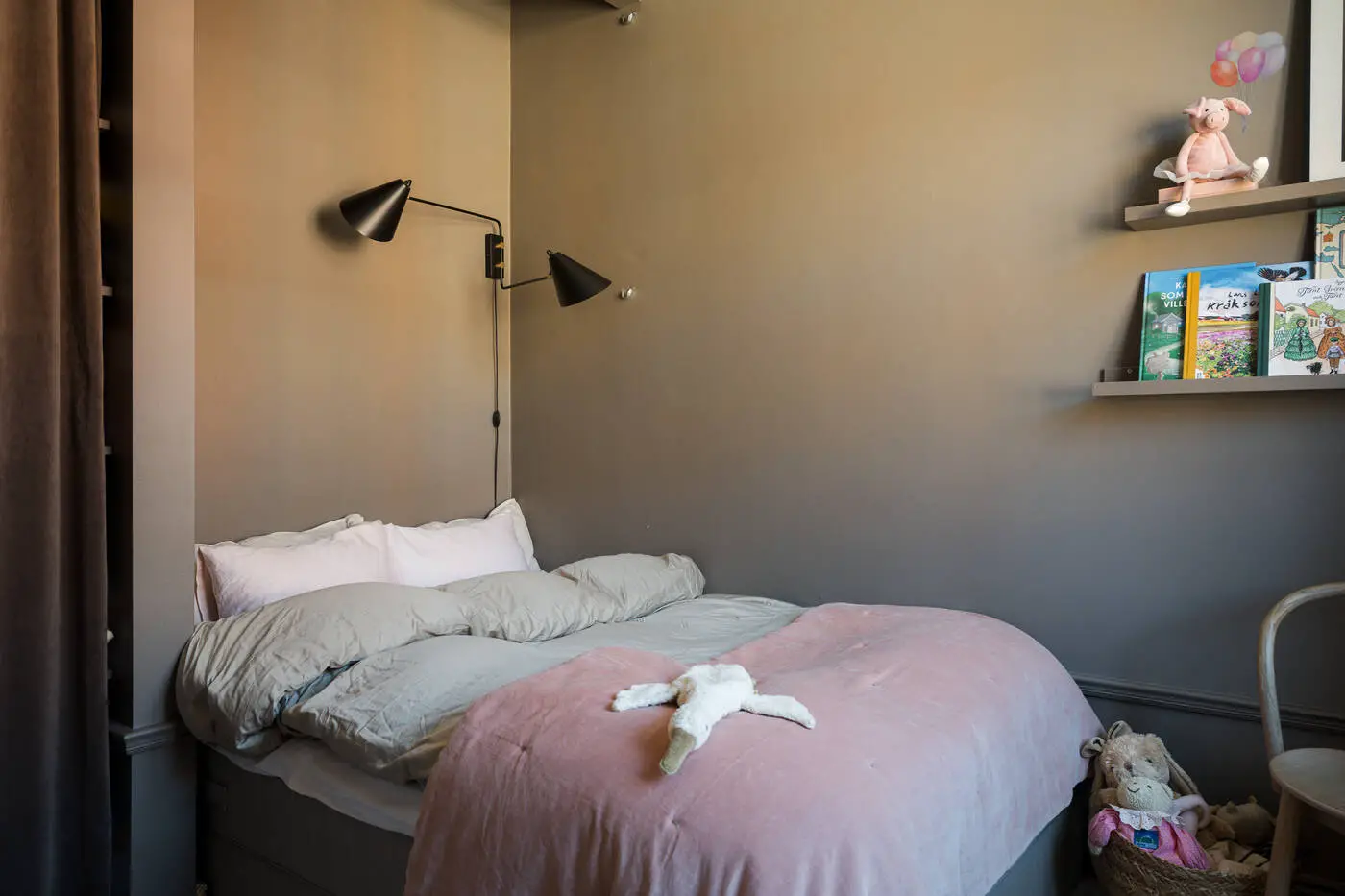 瑞典 19 世纪公寓设计翻新，展现温馨绿色调-18