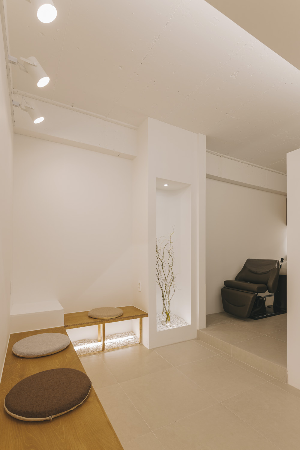 简约清新 23 平米美容室设计-12