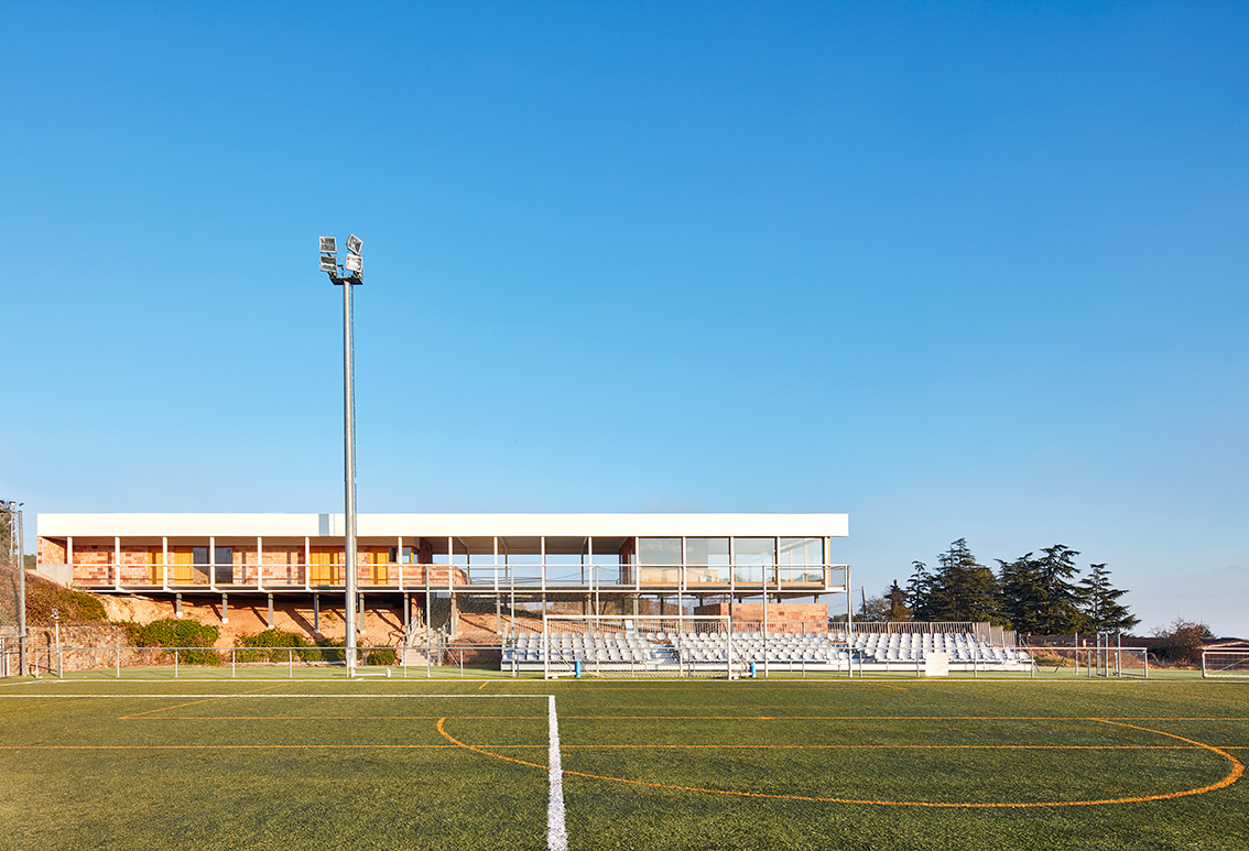 Matadepera球场观赛台，市政体育设施的支持性空间 / BAMMP Arquitectes-9