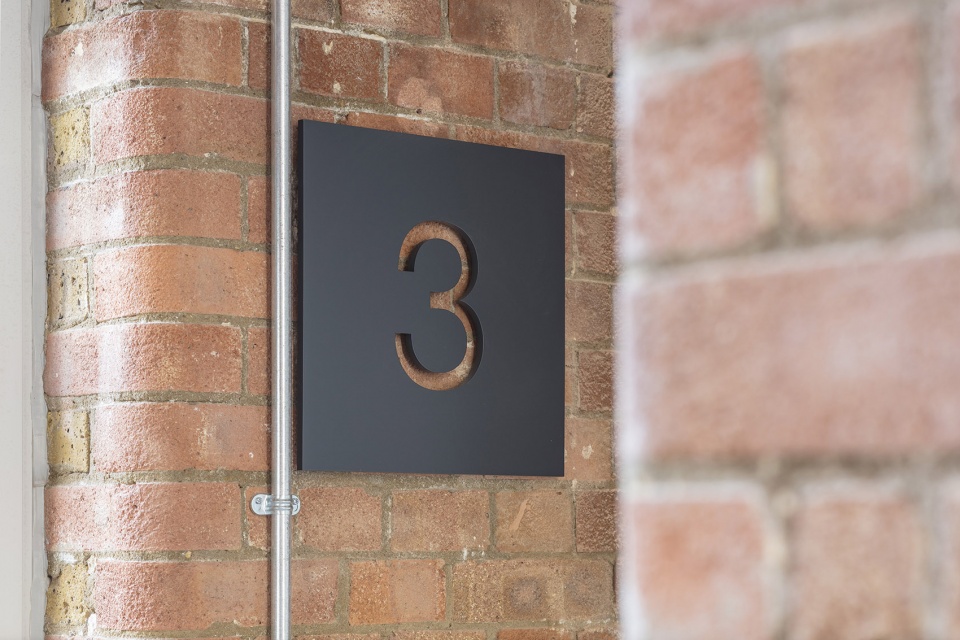 伦敦旧仓库建筑翻新变身开放式办公室-45