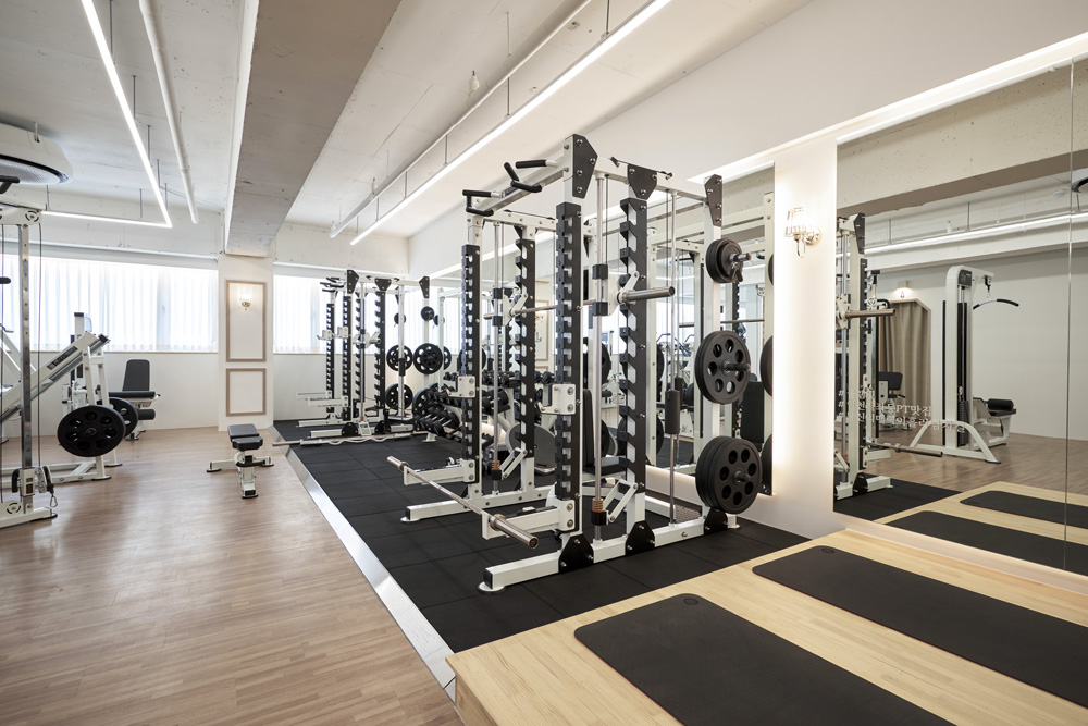 40 平简约双色调皮具店设计，尽显北欧风情-3