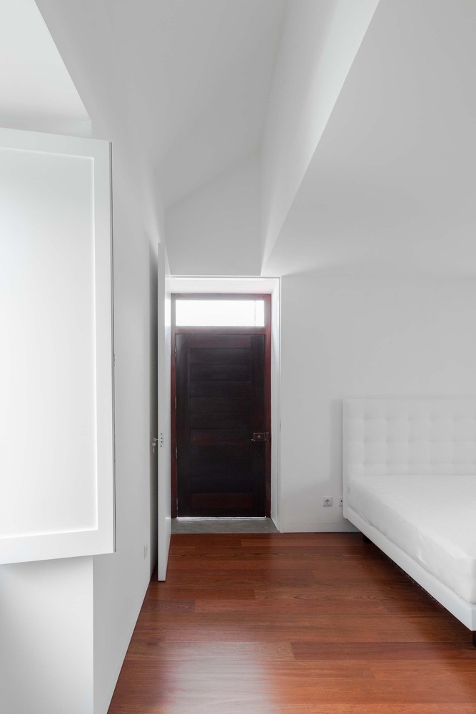 里斯本洛里什住宅 · 旧建筑新生命,彩色空间营造生活美学-35