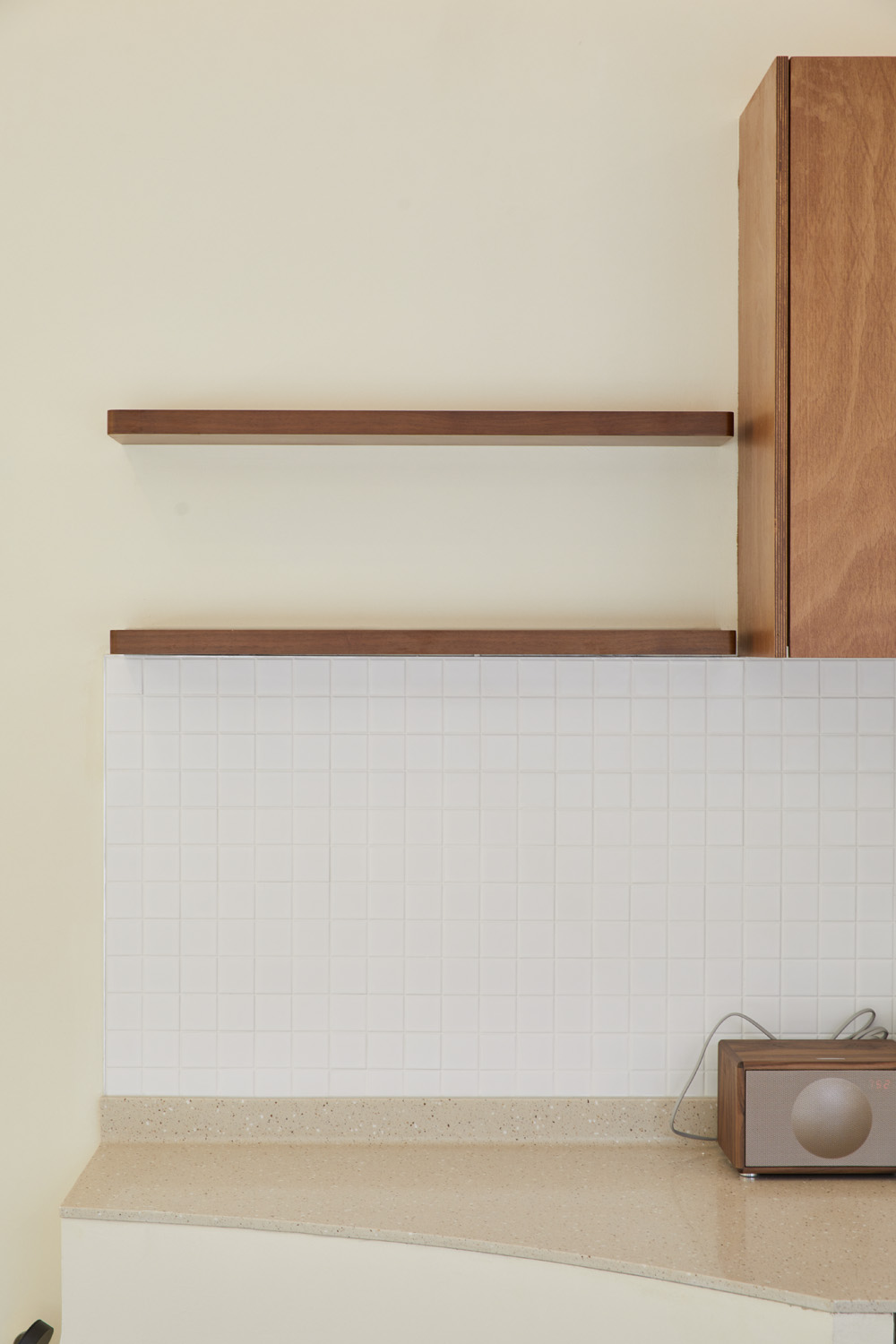 10 坪极简咖啡厅，打造温馨舒适空间-13