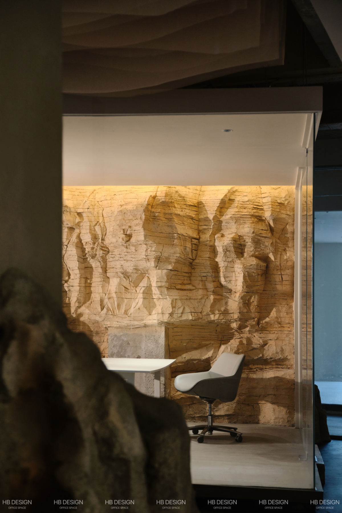 Hb禾本 | CHIC VEN | 办公室里的秀场-4