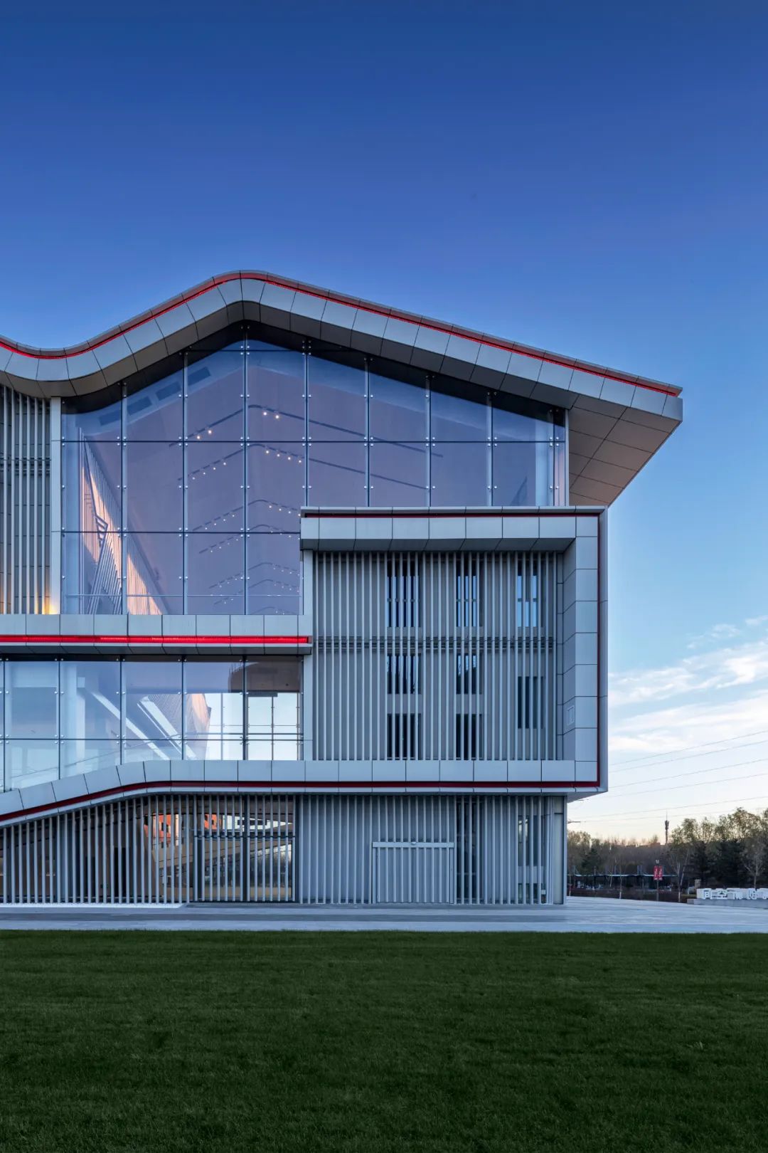 飞扬流线：旗境创新展示空间 / 华工设计院-4