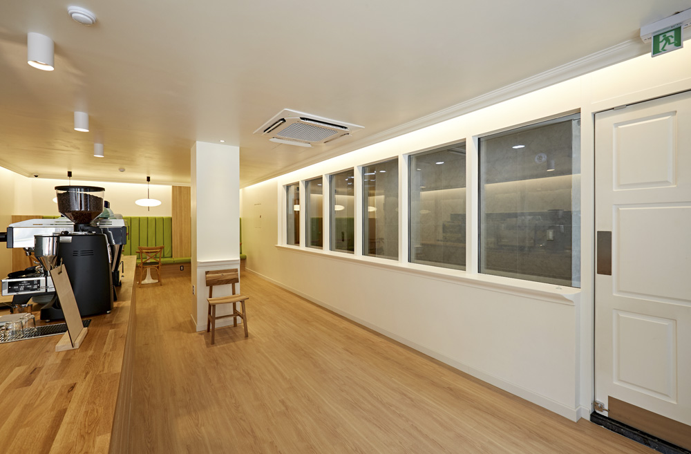 极简主义的完美呈现 | 韩国设计师的 31 平米咖啡馆设计-8