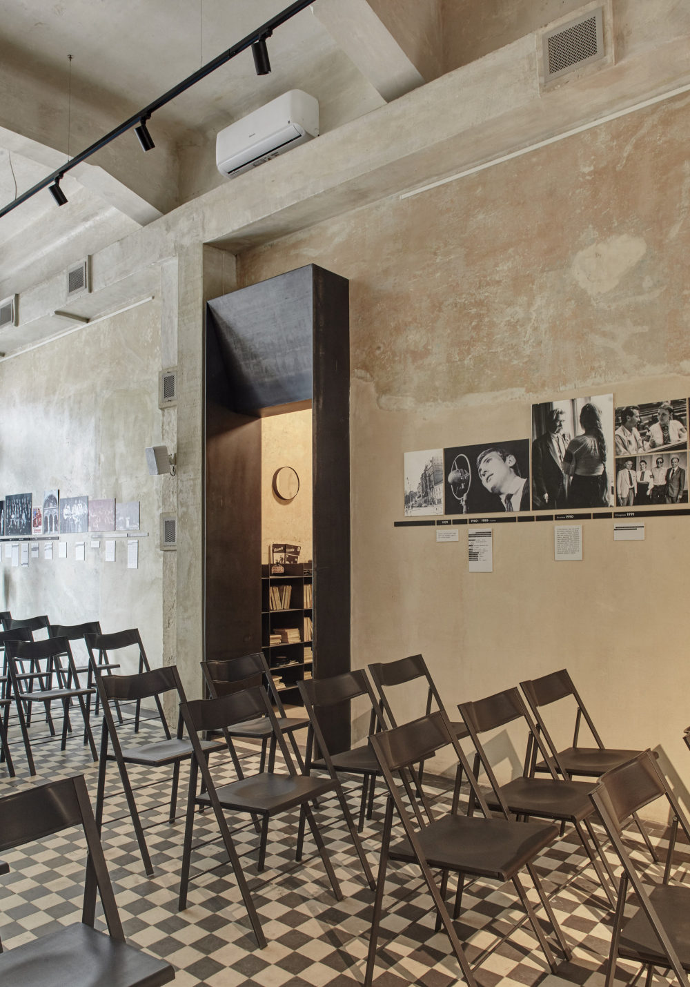 乌克兰利沃夫 Radio Garage 实验画廊改造-21