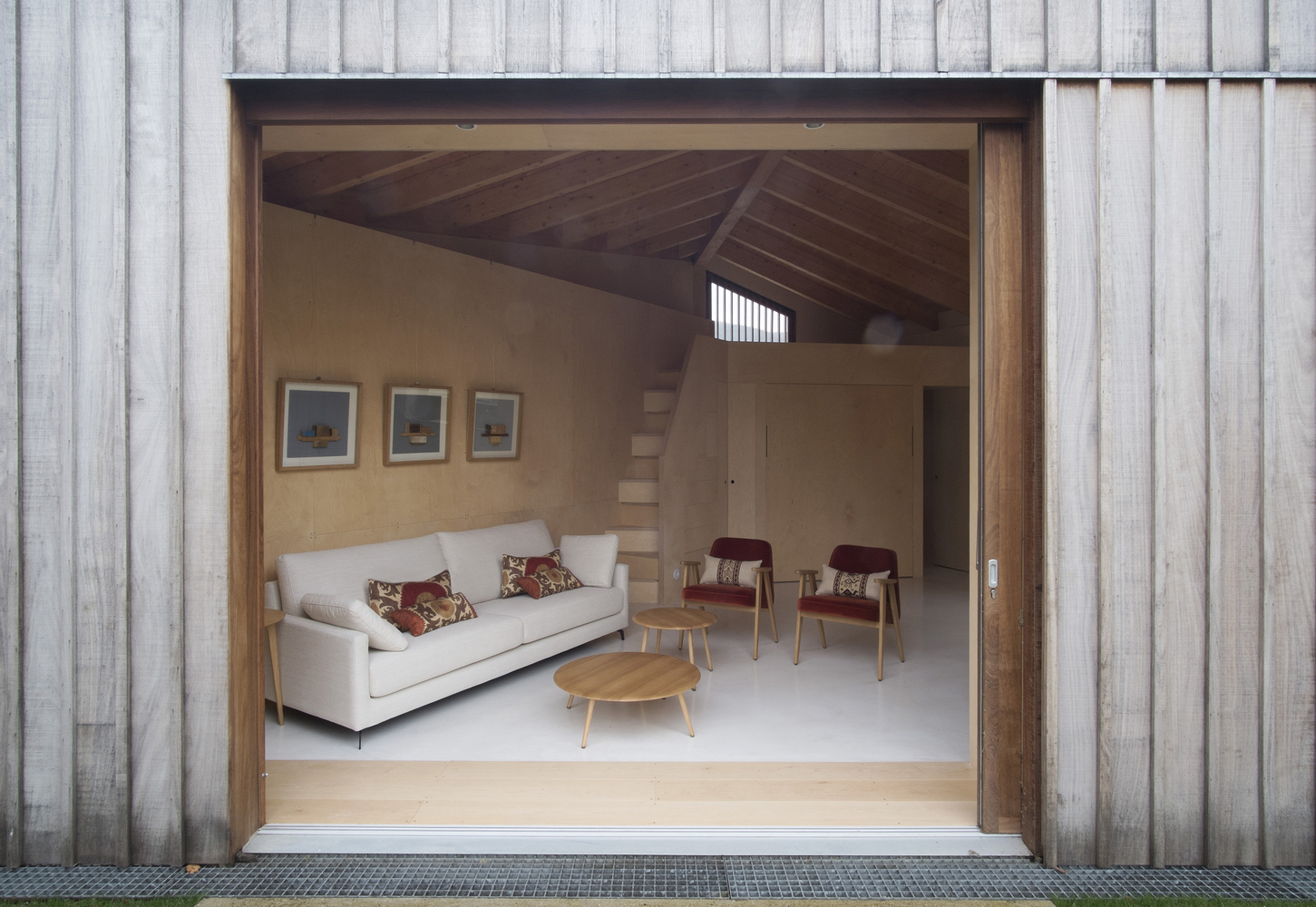 石墙下的现代宜居空间丨西班牙丨MAAV-26