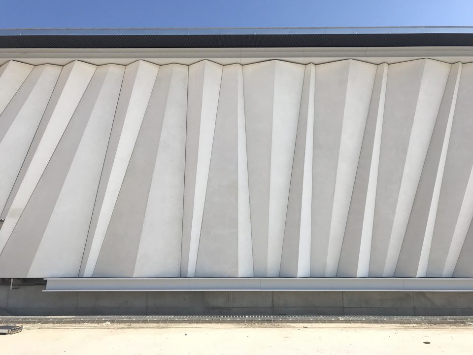 西班牙旧工厂翻新,韵律几何新风貌-36