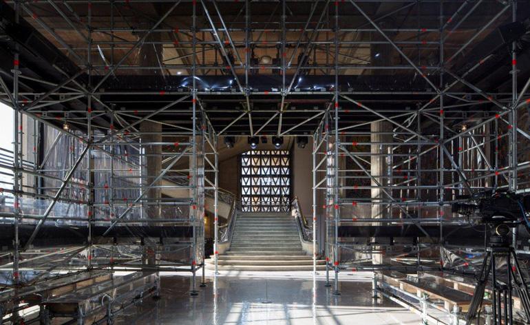 catwalk tour the top womens fashion week venues from aw 2014-49