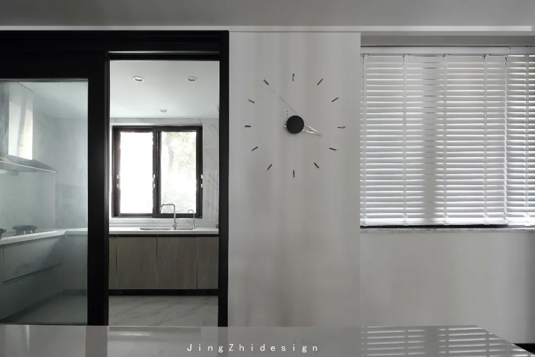 极简黑白灰,打造城市中的宁静栖息地-35