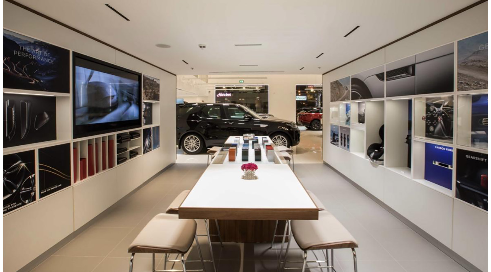 Tahhan and Bushnaq Architects 打造的现代豪华汽车展厅-12