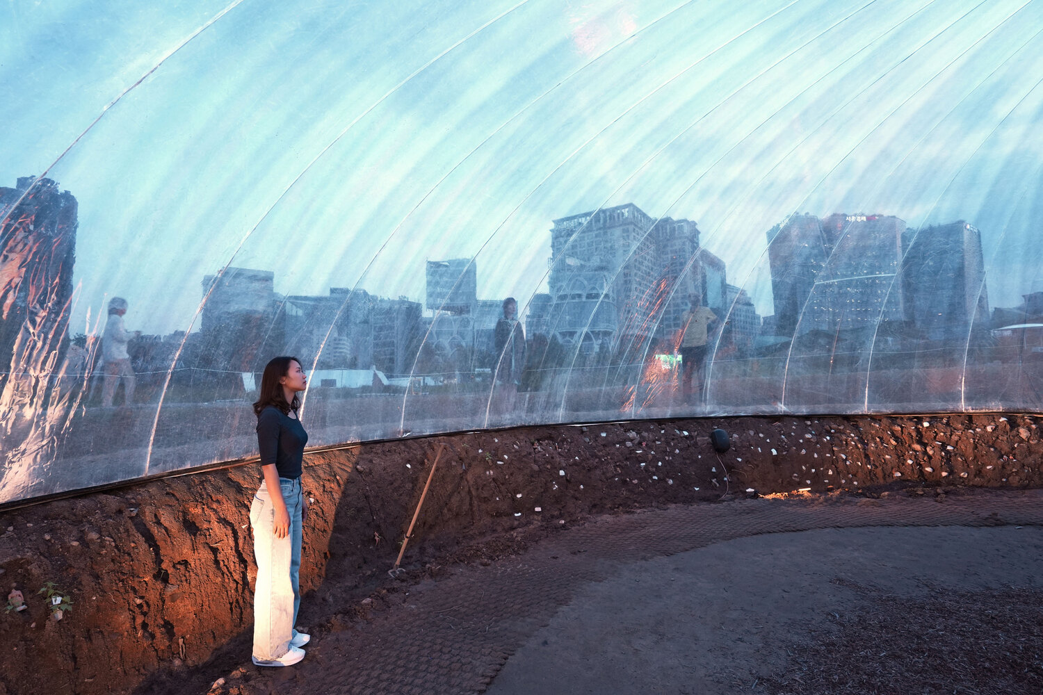 首尔历史宫殿旁的时空穿梭·"Trees & Traces"装置艺术丨韩国首尔-5