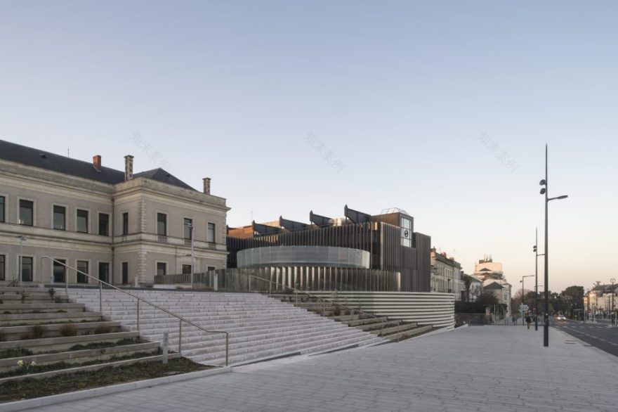 市政厅上下广场整治及议会厅立面重组项目丨法国丨布鲁诺·于埃建筑工作室-3