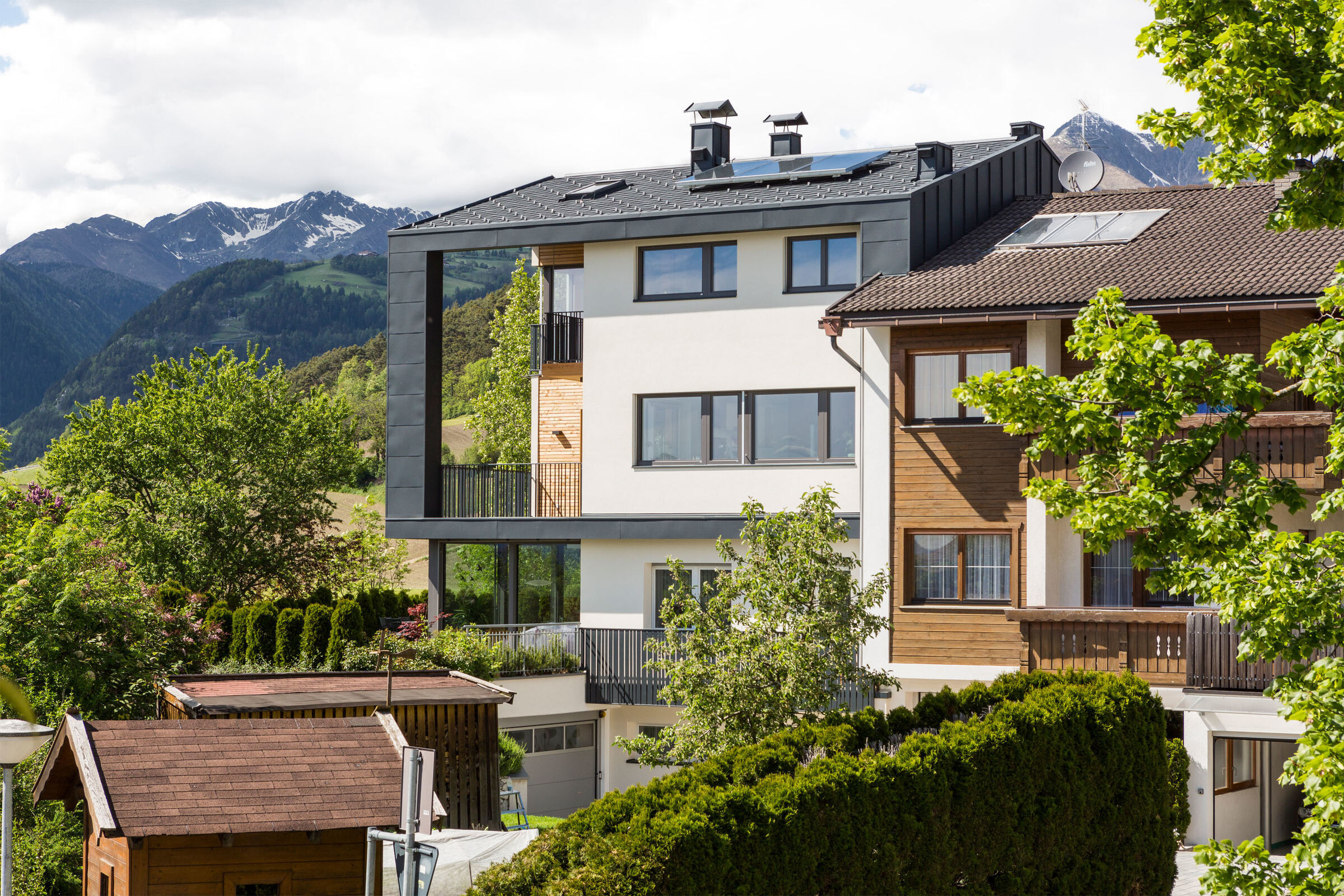 意大利双层别墅改造,木结构与南向露台打造舒适生活空间-17