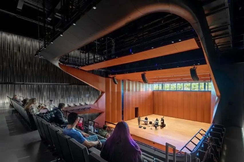 纽约普赖尔演艺中心丨美国纽约丨迪勒斯卡菲狄欧与伦佛洛工作室-11