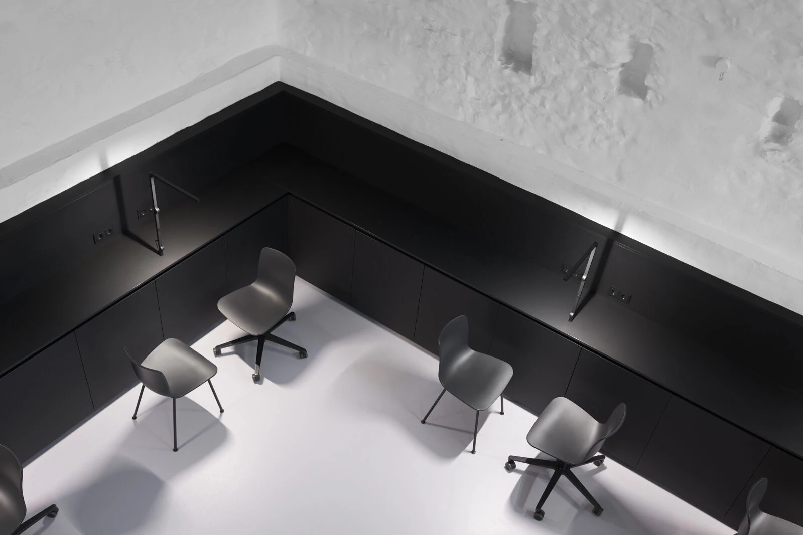 德国古老建筑中的现代纹身工作室-16