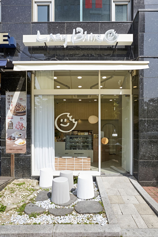 10 坪甜品店，打造简约可爱氛围-2