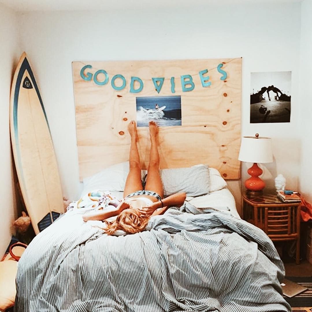 40 Beach Themed Bedroom Ideas to Take You Away-37