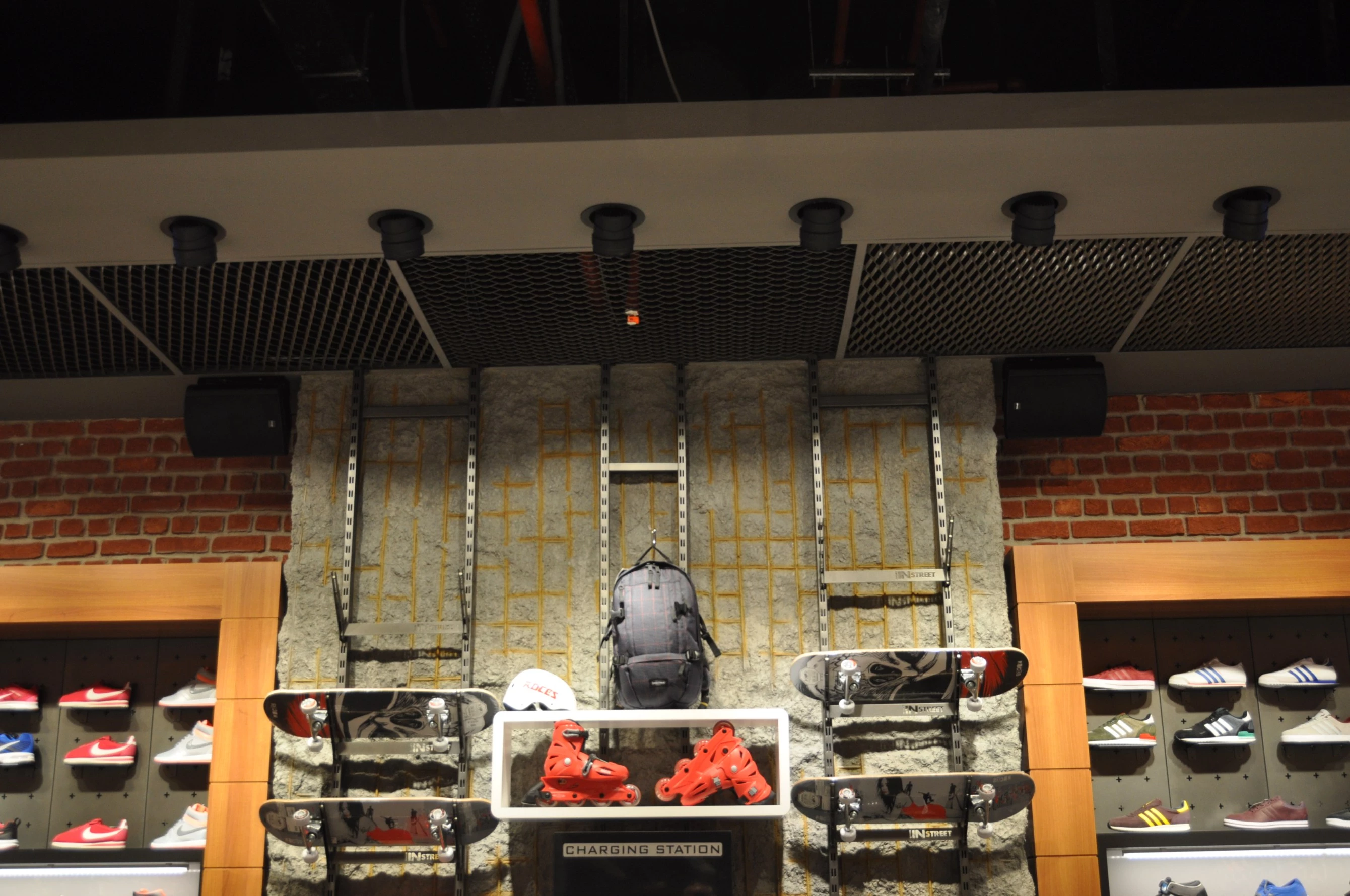 街头运动旗舰店-14