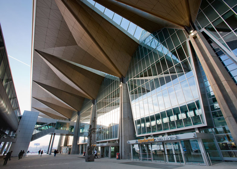 10 Spectacular Airport Lounges Around The Globe Impress With Their Unique Designs-48