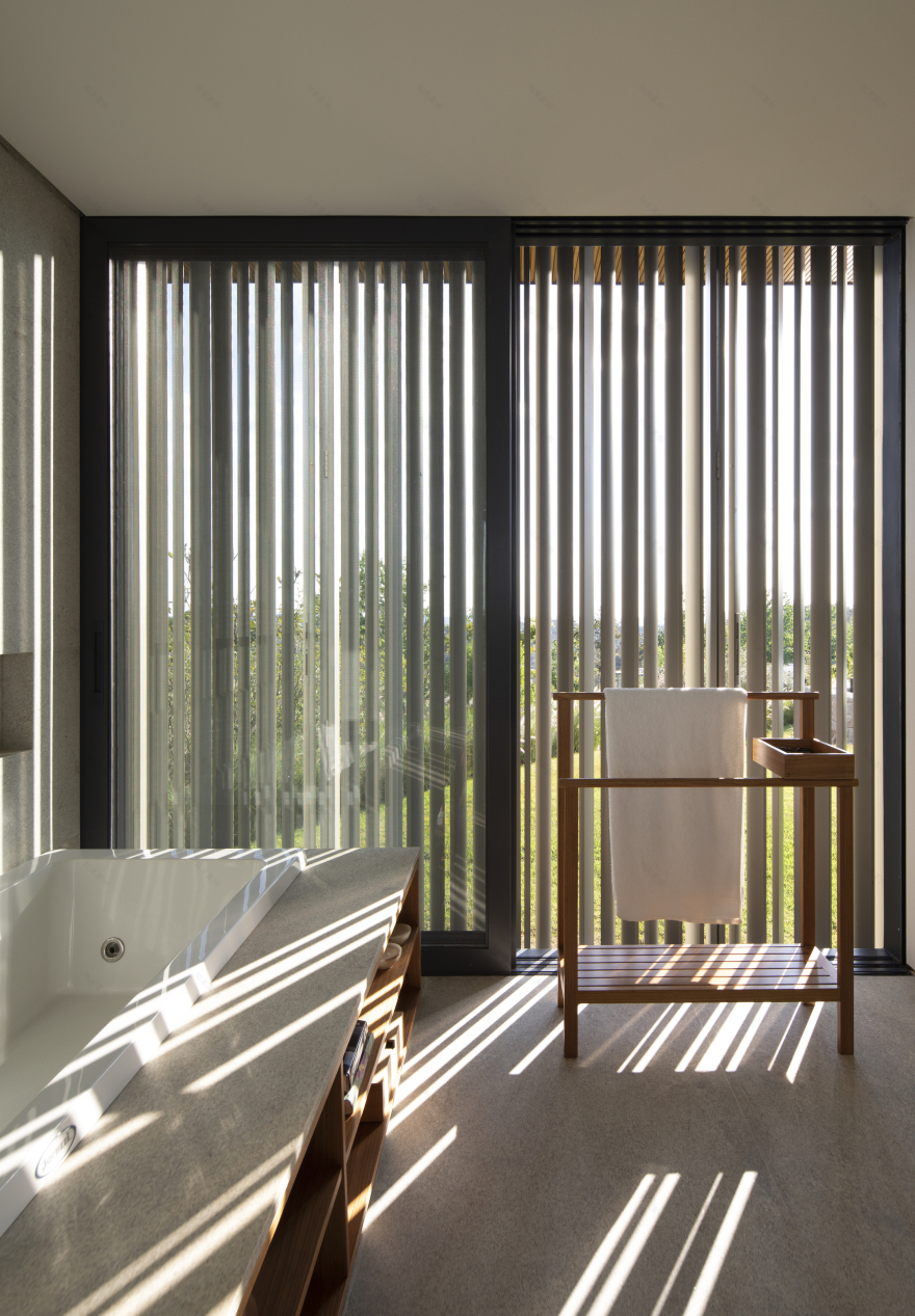 多重上市服务房源(的房屋)
注:MLS是Multiple Listing Service的缩写,即多重上市服务,是一种房地产行业的房源共享系统所以MLS House指纳入该系统里挂牌待售的房屋 丨Cape VerdePaul-41