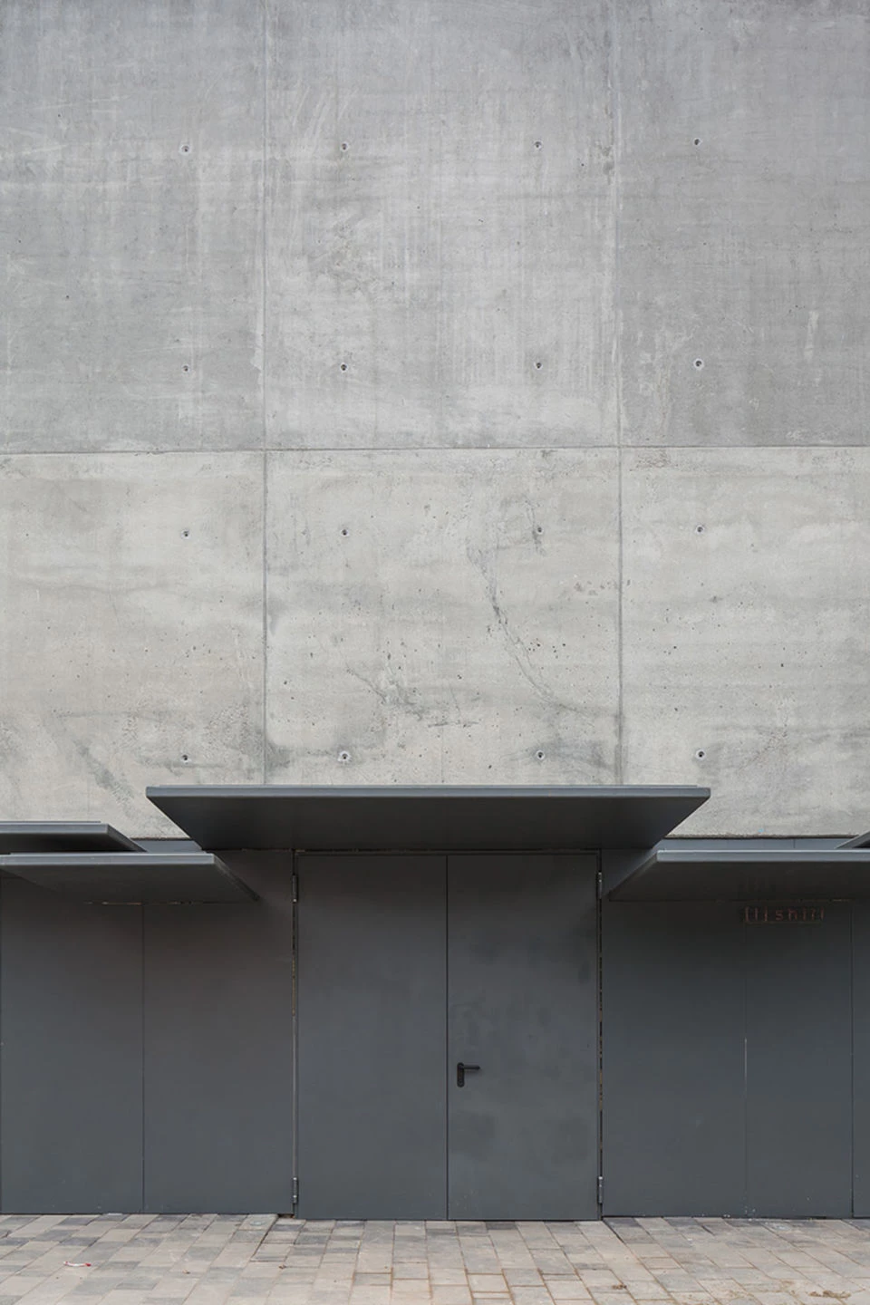 双面共生的罗马尼亚餐厅与俱乐部设计-13