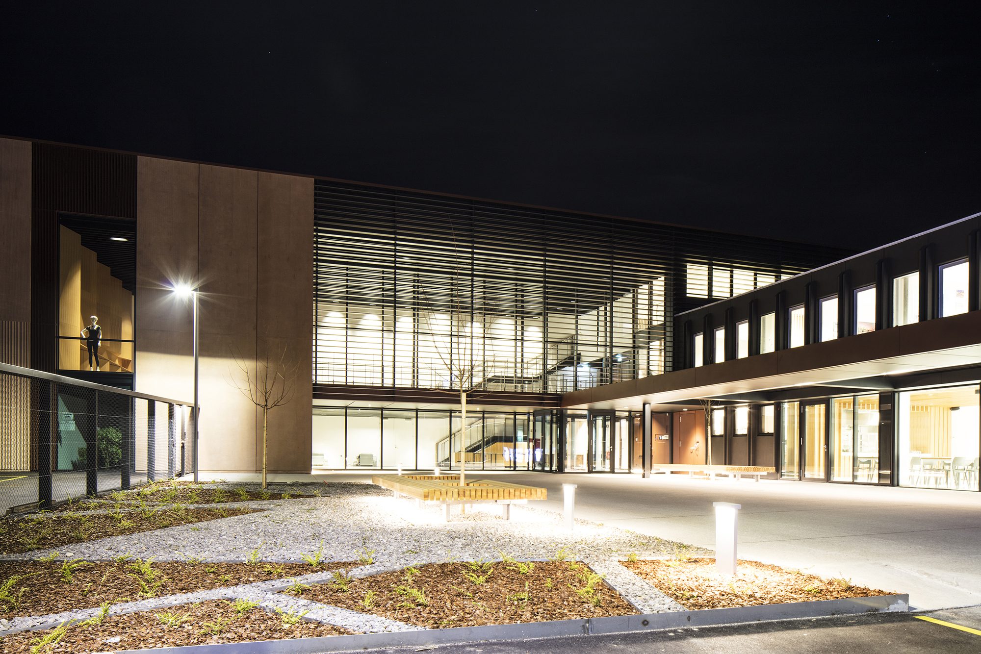 融合自然的人性化工厂设计-23