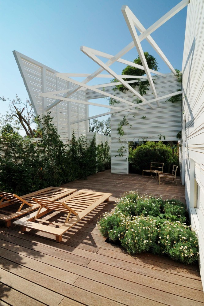 长泽英德装置艺术融入自然,打造水上花园住宅-9