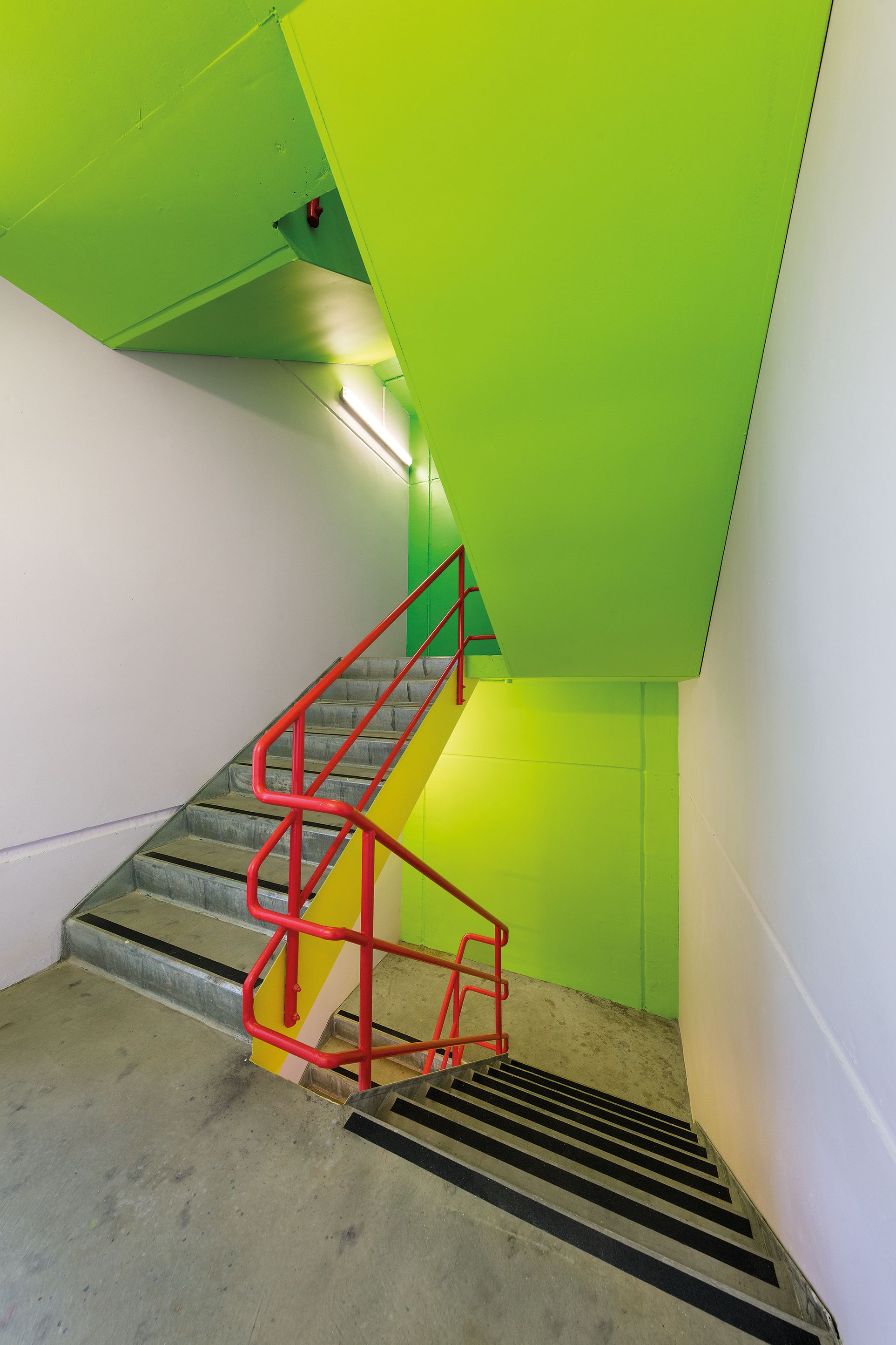 墨尔本莫纳什大学洛根公寓楼——现代主义与生态的和谐融合-20