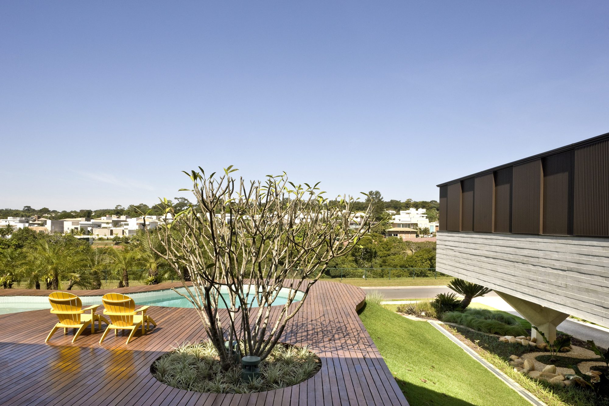 巴西 Goiânia 别墅 | “攀爬之屋”融入自然,展现个性-17